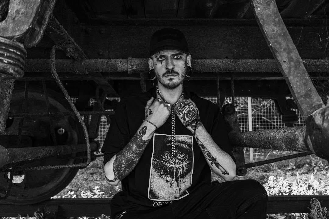 INFESTED VISION OVERSIZED T-SHIRT